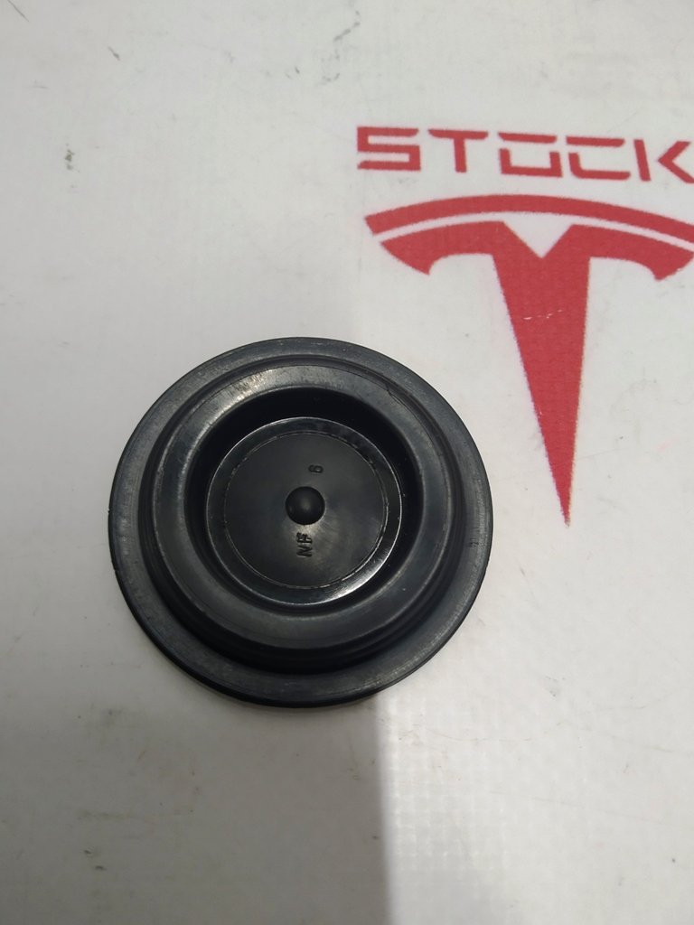4 1037078-00-A Tesla 모델 S, 모델 S REST 1037078-00-A의 하체 용 플라스틱 캡